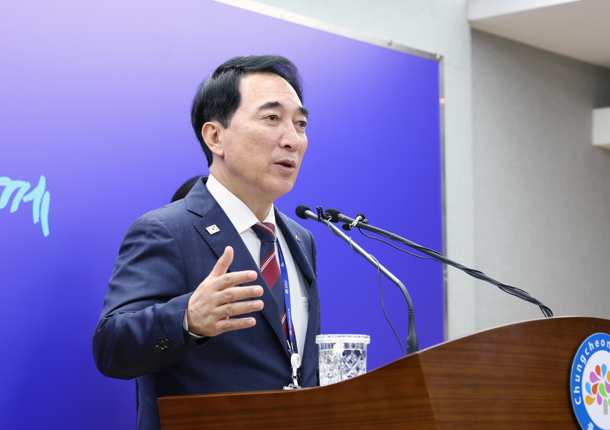 박수현 충남지사 15일 기자간담회에서 도 재정 상황을 설명하고 있다. 도 제공
