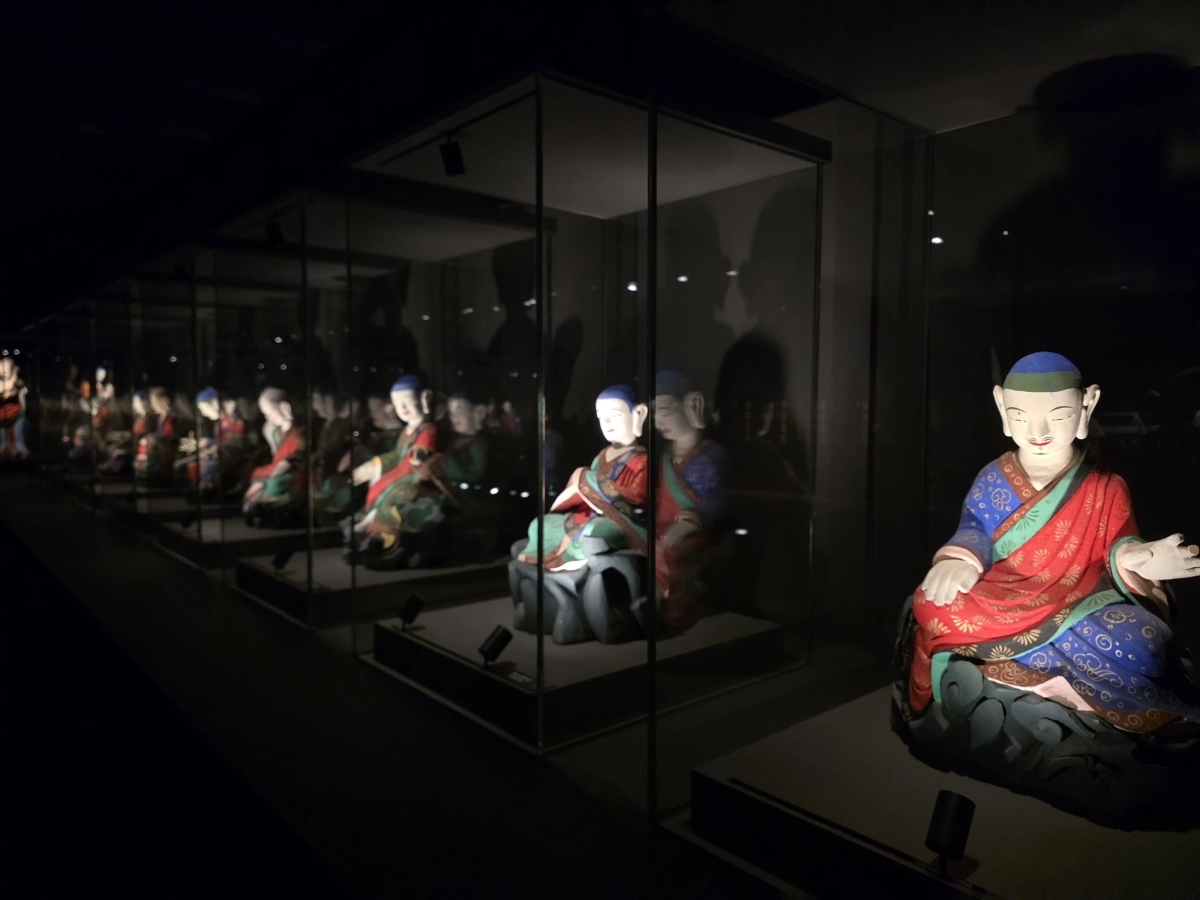 국립전주박물관 특별전 ‘도량으로의 귀환, 전주 서고사 나한’ 에 전시된 나한상 모습. 김임훈 기자