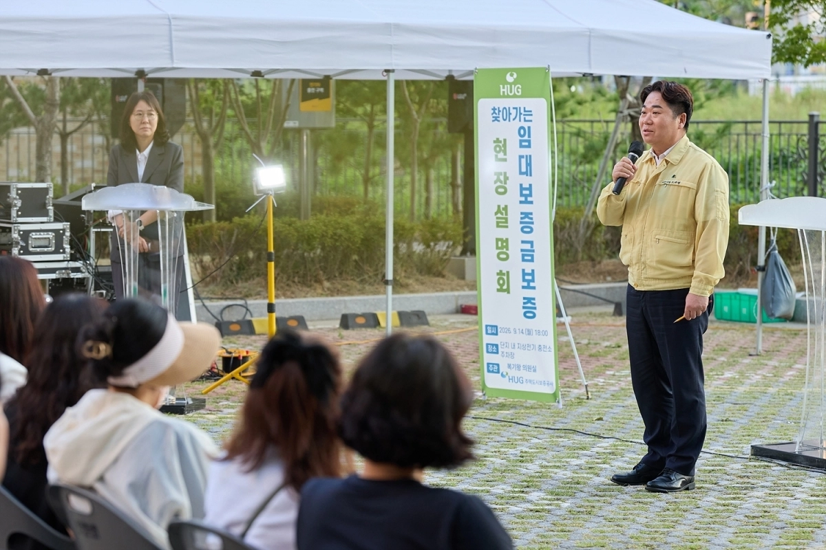 오세현 충남 아산시장이 삼일파라뷰 센트럴 관련 현장설명회에 참석해 발언하고 있다. 시 제공