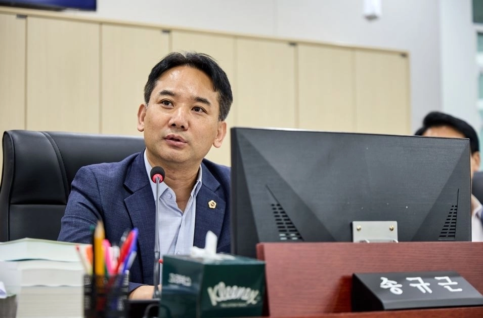 ▲  지난 11일 열린 제393회 임시회 제1차 예산결산특별위원회에서 질의하는 송규근 의원(사진=경기도의회)