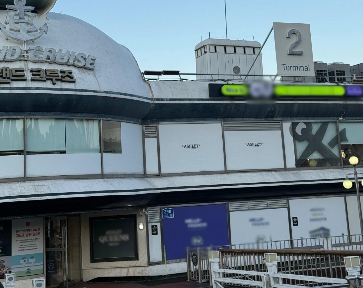 서울 여의도 한강공원 내 한 편의점에서 즉석밥을 구매한 소비자가 매대에 표시된 가격과 실제 결제 금액이 달랐다며 문제를 제기했다. 보배드림 캡처
