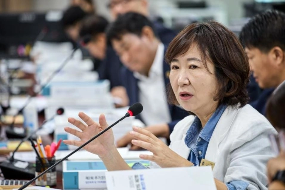 ▲ 지난 11일 열린 제393회 임시회 제1차 경기도청예산결산특별위원회 심사에서 질의하는 최경순 의원(사진=경기도의회)