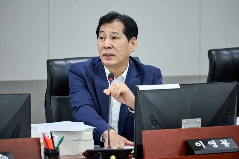 ▲ 지난 11일 열린 임시회 예산결산특별위원회 제1차 회의에서 질의하는 이영봉 의원(사진=경기도의회)