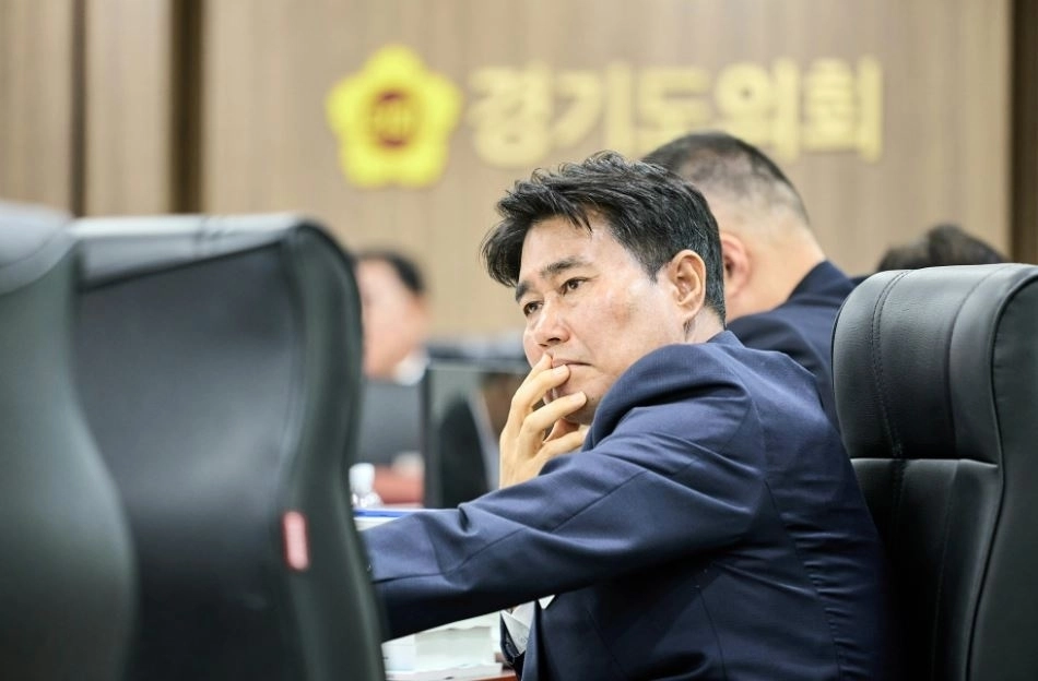 ▲ 지난 11일 제393회 임시회 제1차 경기도청 예산결산특별위원회 총괄심사에서 질의하는 이성원 의원(사진=경기도의회)