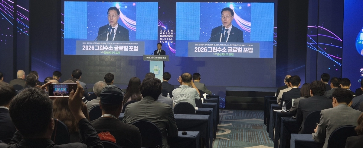 위성곤 제주도지사가 15일 제주국제컨벤션센터에서 ‘2026 그린수소 글로벌 포럼 with 분산에너지 포럼’ 개회사를 하고 있다. 제주 강동삼 기자