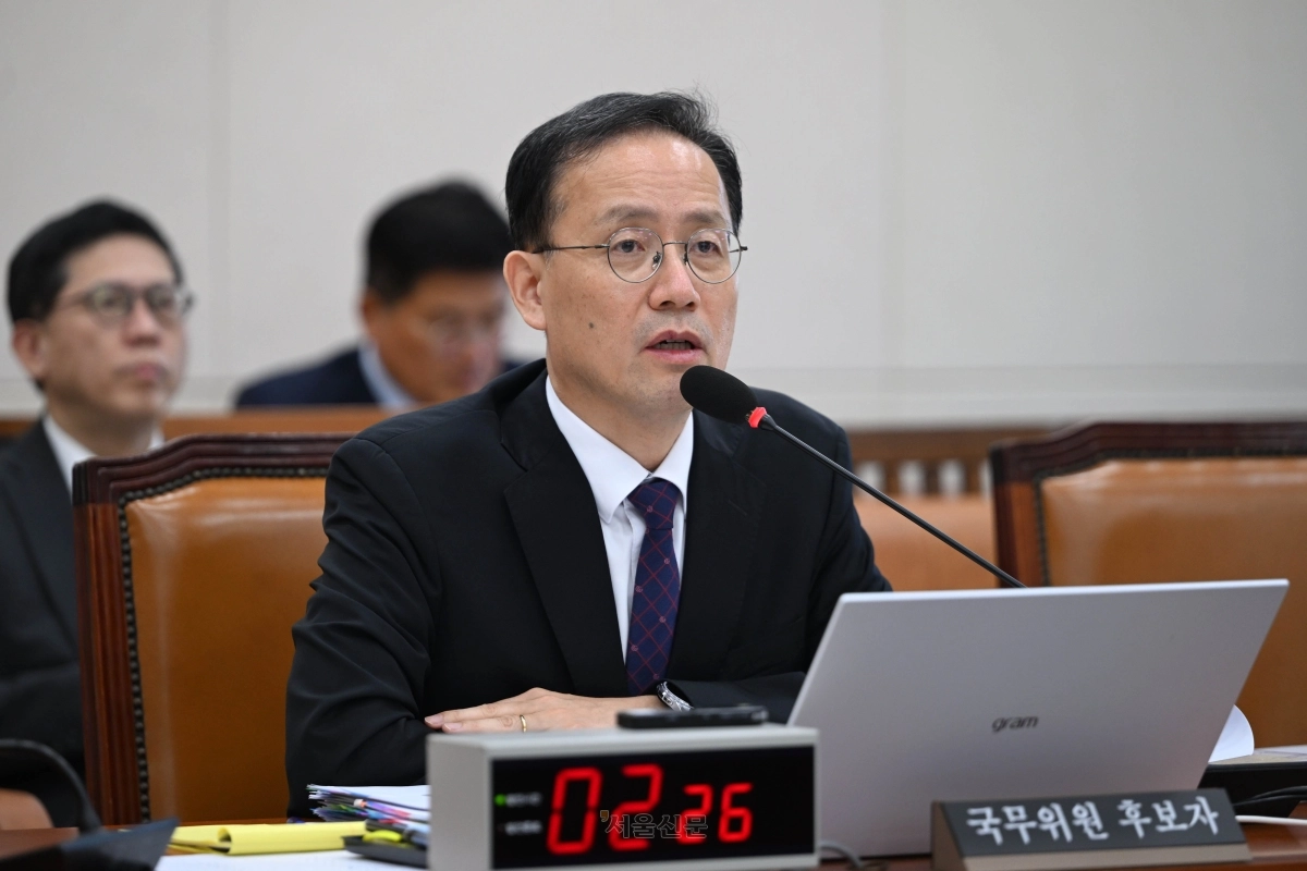 이형일 부총리 겸 재정경제부 장관 후보자가 15일 국회 재정경제기획위원회에서 열린 인사청문회에서 의원 질의에 답하고 있다.  홍윤기 기자