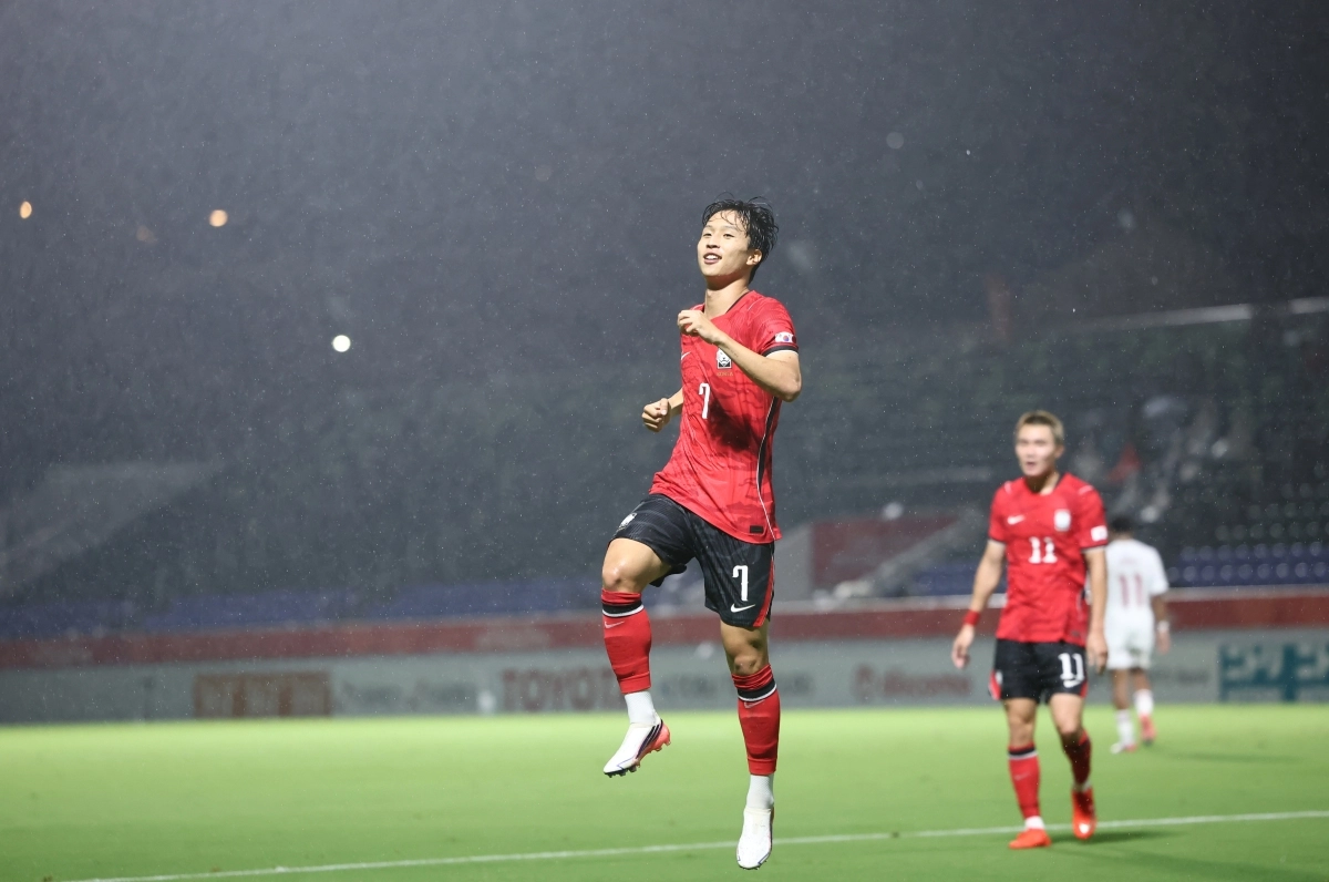 15일 일본 나고야 미즈호 공원 럭비경기장에서 열린 2026 아이치·나고야 아시안게임 남자 축구 D조 1차전 대한민국 대 카타르의 경기. 한국 엄지성이 해트트릭을 달성한뒤 기뻐하고 있다. 2026.9.15 나고야 연합뉴스