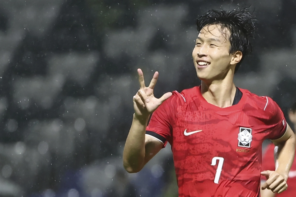 15일 일본 나고야 미즈호 공원 럭비경기장에서 열린 2026 아이치·나고야 아시안게임 남자 축구 D조 1차전 대한민국 대 카타르의 경기. 한국 엄지성이 해트트릭을 한 뒤 기뻐하고 있다. 2026.9.15. 연합뉴스