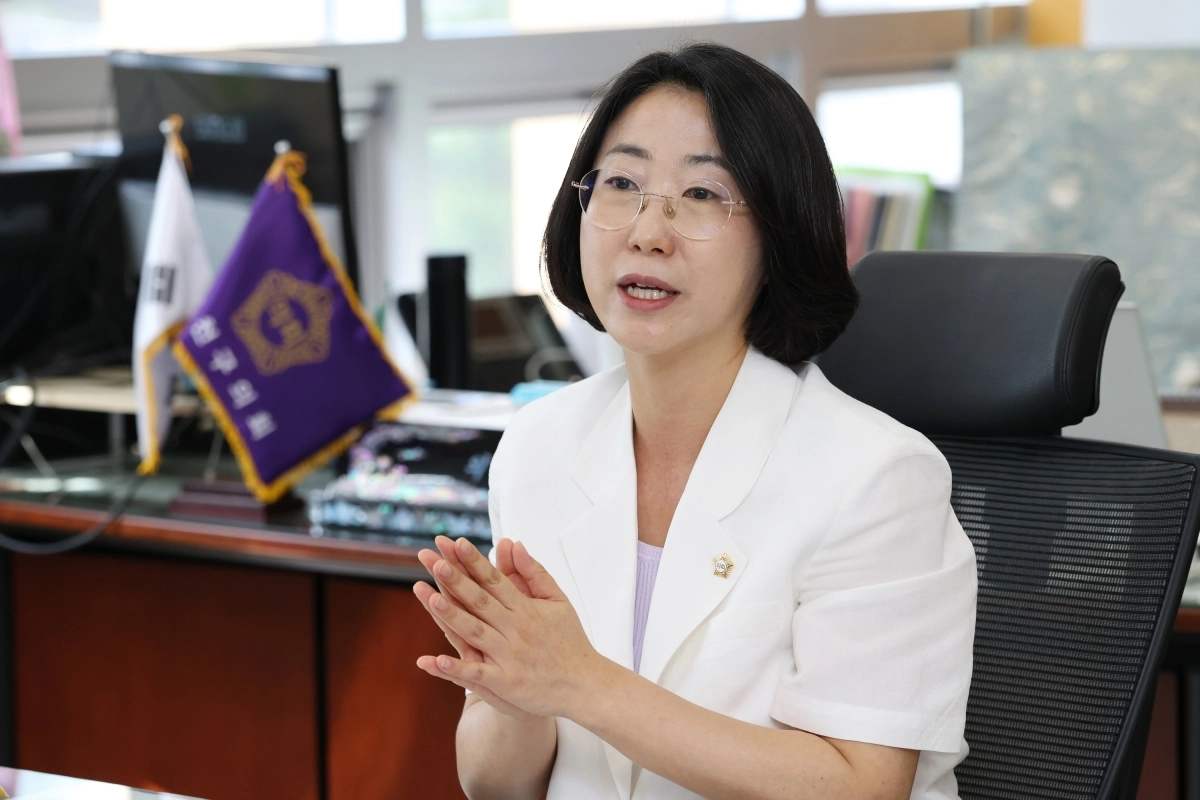 고성미 서울 금천구의회 의장이 15일 집무실에서 서울신문과 인터뷰를 하고 있다. 금천구의회 제공
