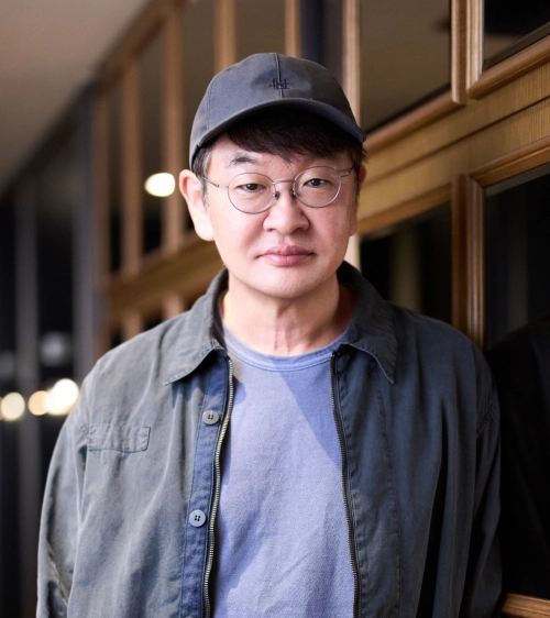 영화 ‘암살자(들)’을 연출한 허진호 감독.  하이브미디어코프 제공