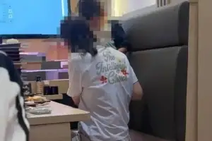 “아이 소변을 컵에 받아” 中 유명 식당 ‘발칵’…매장 소독하고 식기 버렸다