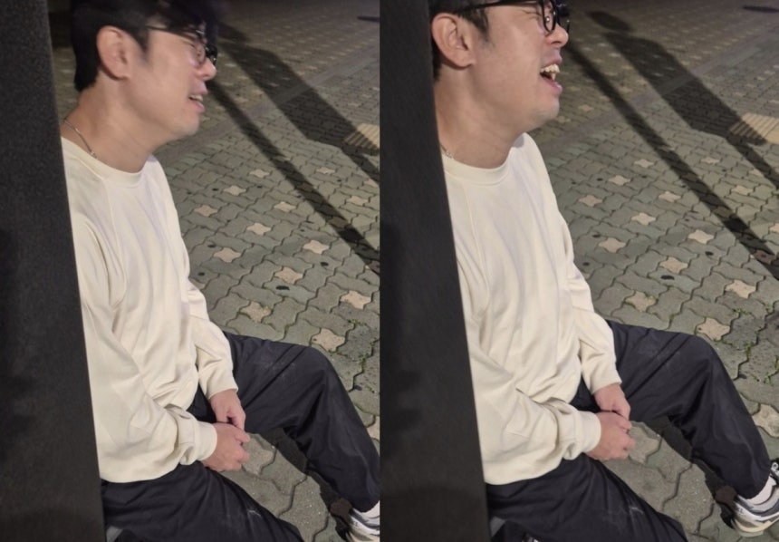 가수 이현섭이 버스정류장에서 울고 있던 한 취준생을 위해 노래를 부르고 있다. A씨 소셜미디어(SNS) 캡처