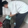 “이걸 돈 주고 시킨다고?”…中서 난리 난 ‘월 2만 원’ 쓰레기 알바의 정체