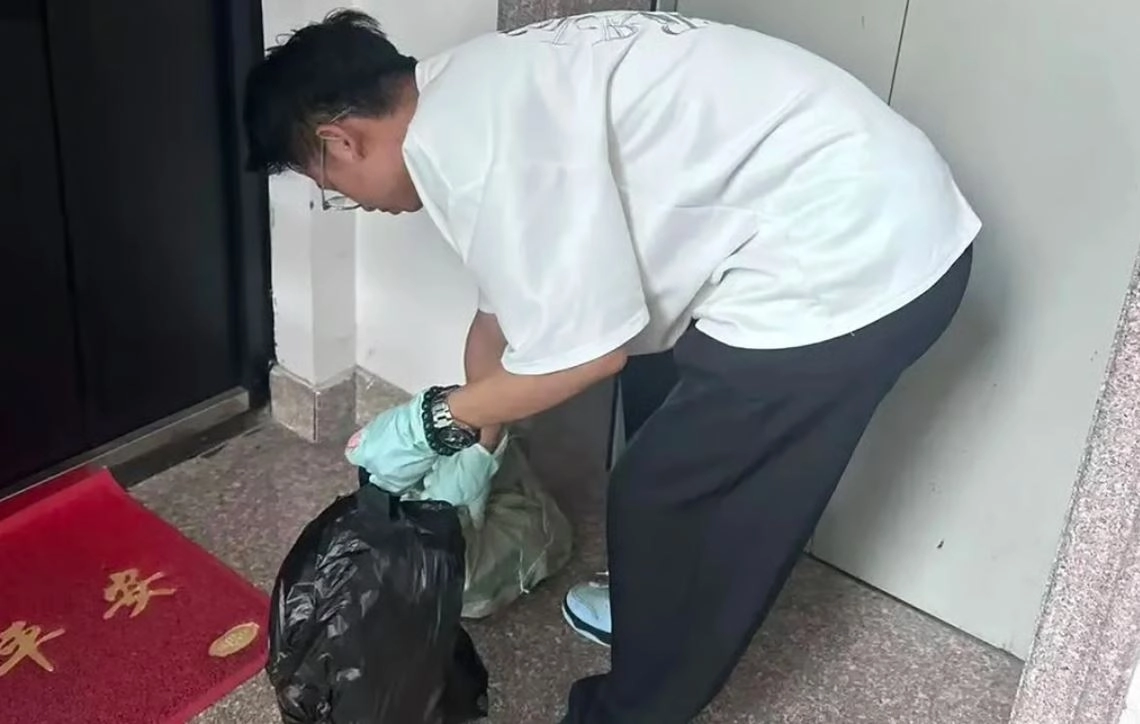 중국에서 쓰레기를 대신 버려주고 돈을 받는 서비스가 등장해 빠르게 퍼지고 있다. QQ닷컴