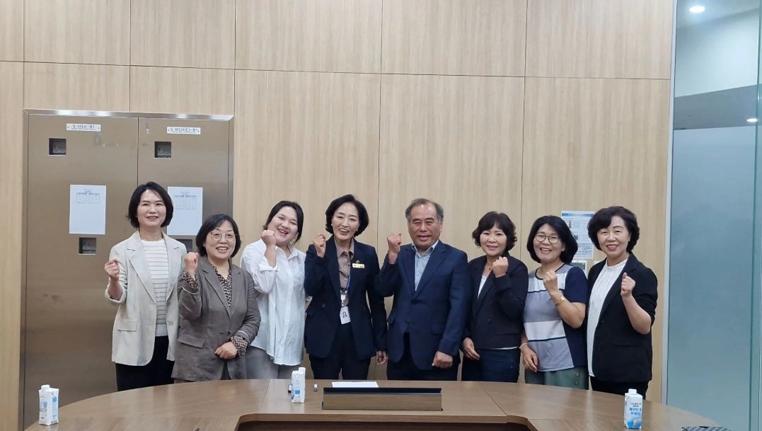 ▲ 지난 10일 지역아동센터 관계자들과 간담회를 연 김명숙 의원(사진=경기도의회)