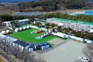 폐교가 가족 관광명소로…함안 ‘강주학교캠프’ 관광벤처 선정