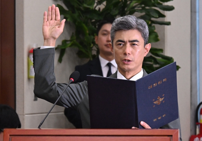 인사청문회 선서하는 강신철 국방부 장관 후보자