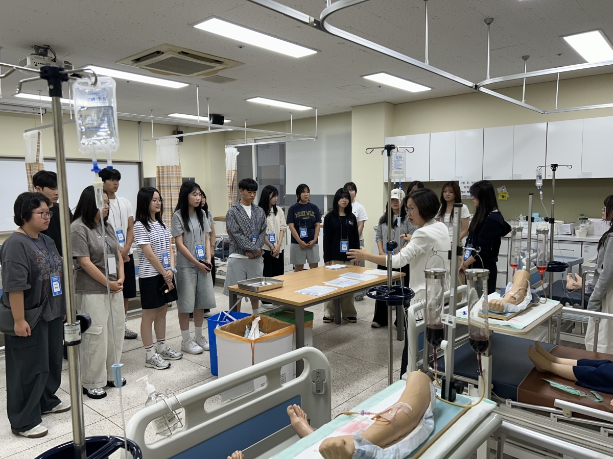 ‘기본인명소생술1’ 수업 사진. 서정대 제공
