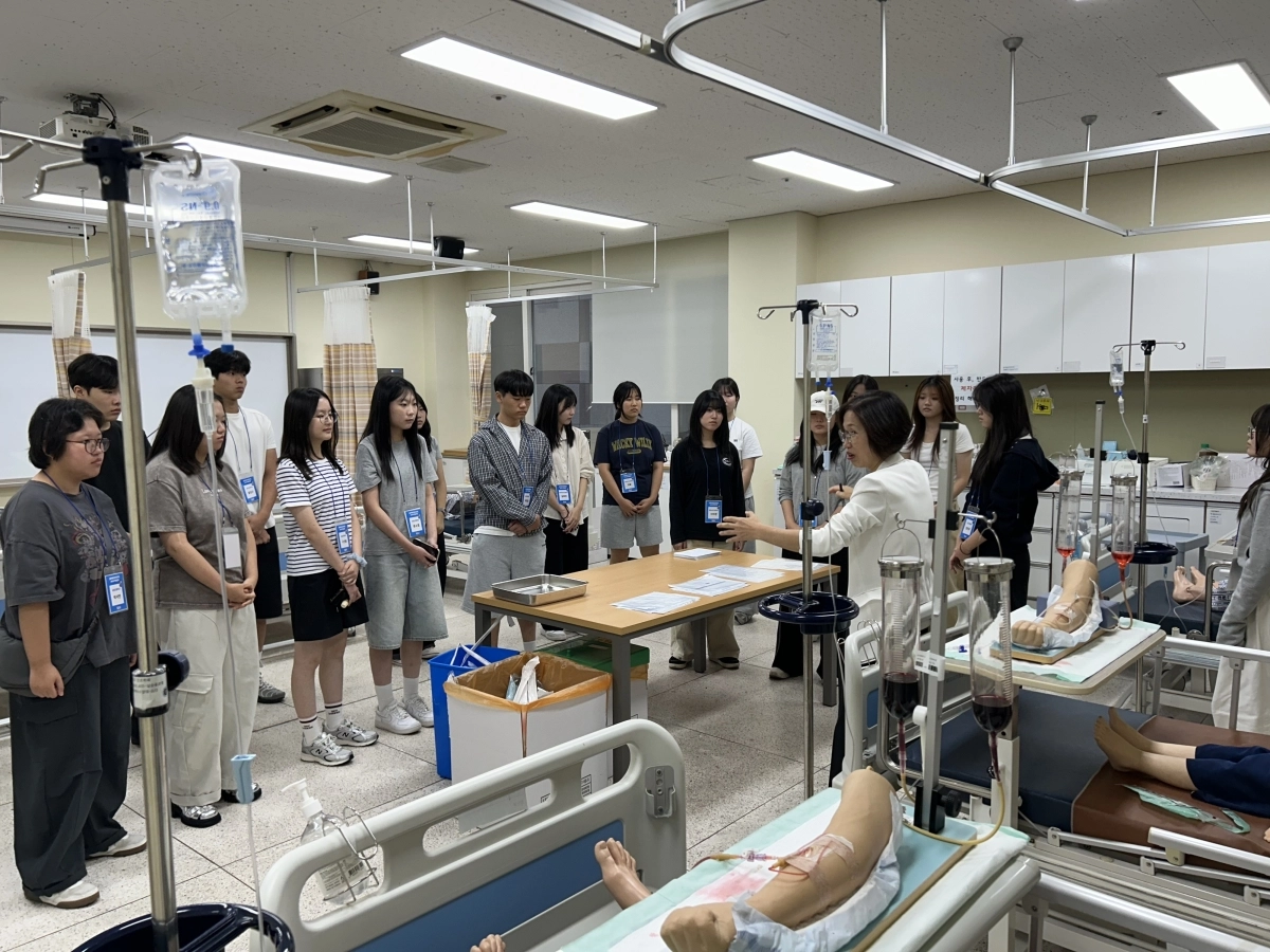 ‘기본인명소생술1’ 수업 사진. 서정대 제공