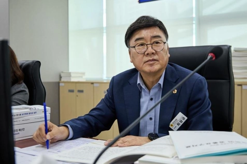 지난 14일 경기도청 제2회 추가경정예산안 예산결산특별위원회 심사 과정에서 질의하는 최상규 의원(사진=경기도의회)