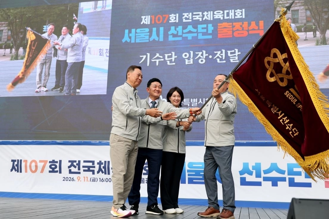 지난 11일 서울광장 특설무대에서 열린 ‘제107회 전국체육대회 서울시 선수단 출정식’에 참석한 황철규 의원. 서울시의회 제공