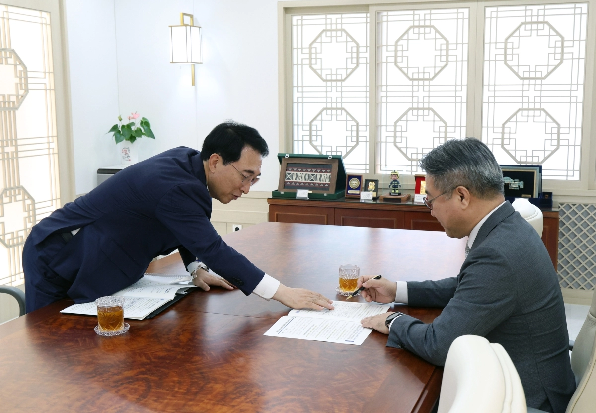 현안 설명하는 박수현 충남지사