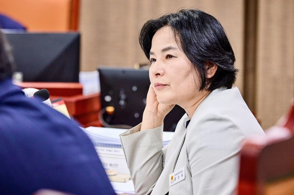 ▲ 지난 10일 열린 제393회 임시회 건설교통위원회 제2차 회의에서 질의하는 윤순옥 의원(사진=경기도의회)