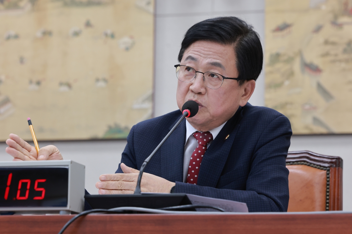 최교진 교육부 장관이 16일 국회 교육위원회 전체회의에서 2027학년도 대입 수시 원서접수 ‘먹통’ 사태 관련 교육위원 질의에 답하고 있다. 2026.9.16 연합뉴스