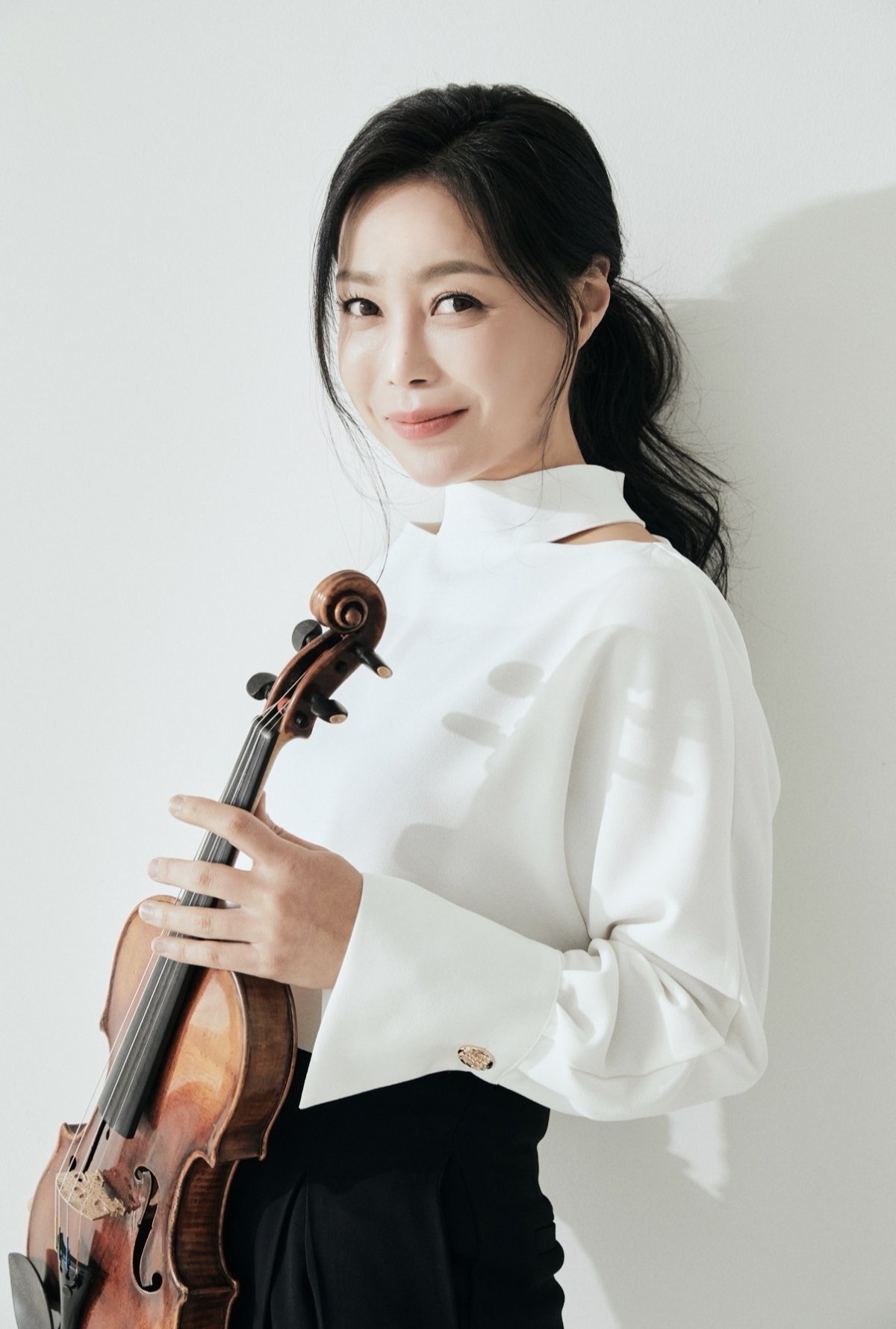 “오케스트라 연주를 굉장히 좋아한다”는 바이올리니스트 윤소영은﻿ 오는 10월 13일 서울신문이 주최하는 ‘2026 가을밤콘서트’에서 군포프라임필하모닉오케스트라와 브람스의 바이올린 협주곡 D장조 Op.77을 협연하며 하모니를 선사한다. Kyutai Shim