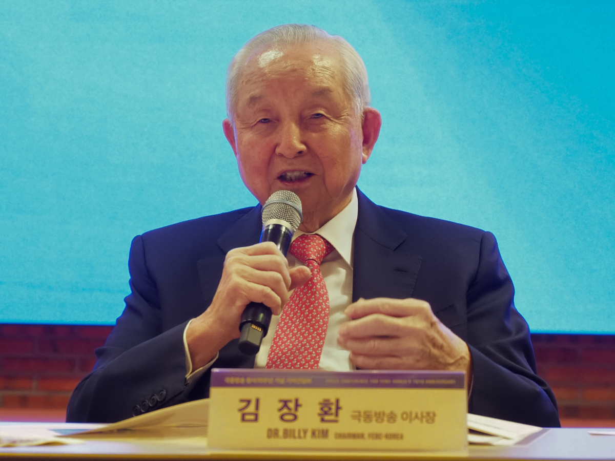김장환 극동방송 이사장이 16일 열린 창사 70주년 기념 기자간담회에서 극동방송의 역사와 향후 비전을 소개하고 있다. 극동방송 제공