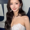 thumbnail - 아이들 보는데…“유흥업소 출신 인플루언서가 시구” 발칵