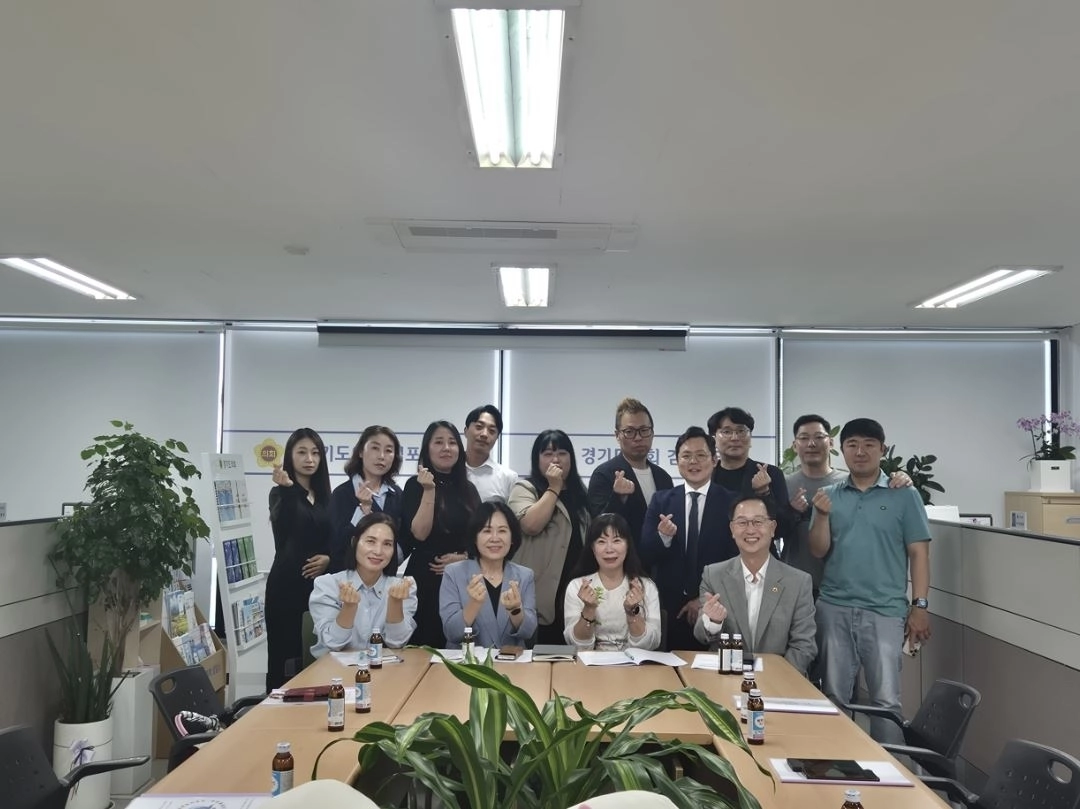▲ 지난 15일 김포상담소에서 김포시학교운영위원협의회(회장 박정인, 이하 학운협)와 김포 교육현안 해결과 발전을 위한 정담회를 가진 채신덕·김철환·최명진·신명순 의원(사진=경기도의회)