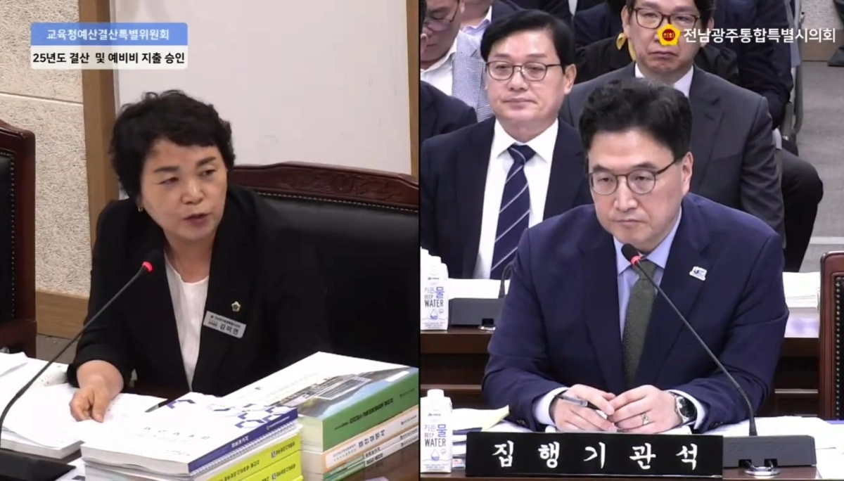 김미연 통합시의원이 황성환 부교육감에게 질의하고 있다.