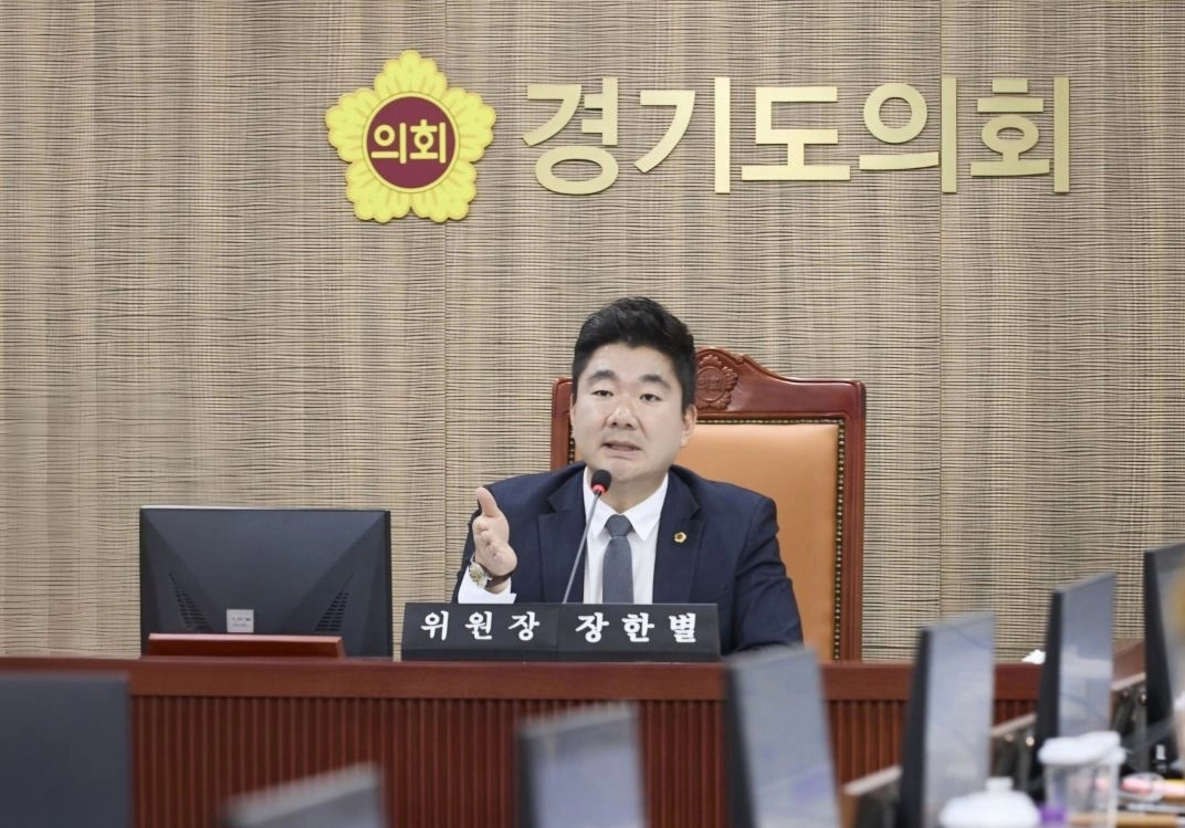 ▲ 지난 16일 열린 경기도지사 및 경제부지사 보좌기관 업무보고에서 질의하는 장한별 의원(사진=경기도의회)