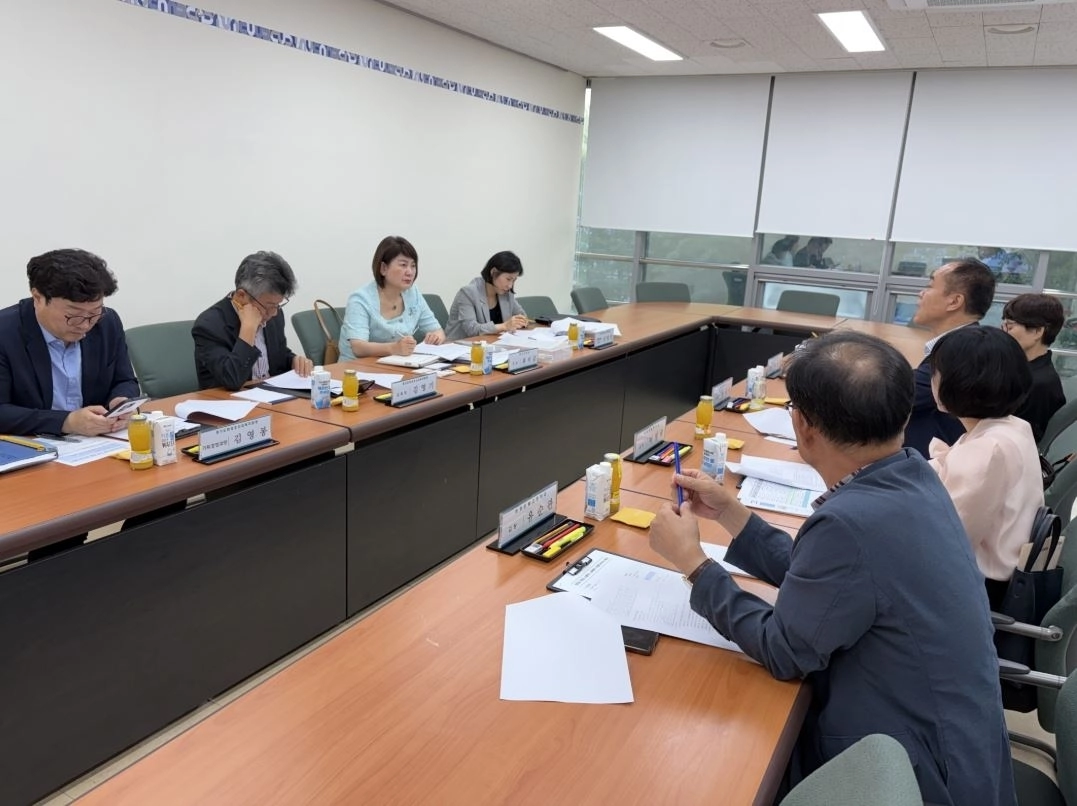 ▲ 지난 15일 화성시 반월동 행정복지센터에서 열린 ‘최미금 의원과 소통하는 교육현안 간담회’. (사진=경기도의회)