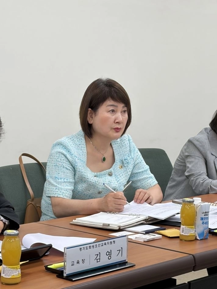 ▲ 지난 15일 화성시 반월동 행정복지센터에서 ‘최미금 의원과 소통하는 교육현안 간담회’를 연 최미금 의원(사진=경기도의회)