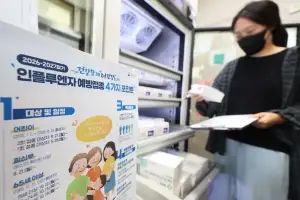 코로나19 백신도 독감처럼 매년 맞는다…‘필수예방접종’ 전환