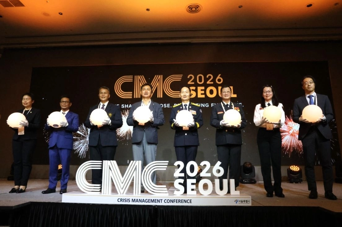 17일‘ 2026 위기관리회의’ 기념식 단체 기념촬영(왼쪽에서 네 번째-박칠성 위원장). 서울시의회 제공