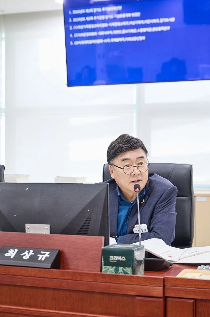 ▲ 지난 16일 경기도청 제2회 추가경정예산안 예산결산특별위원회 심사 과정에서 질의하는 최상규 의원(사진=경기도의회)
