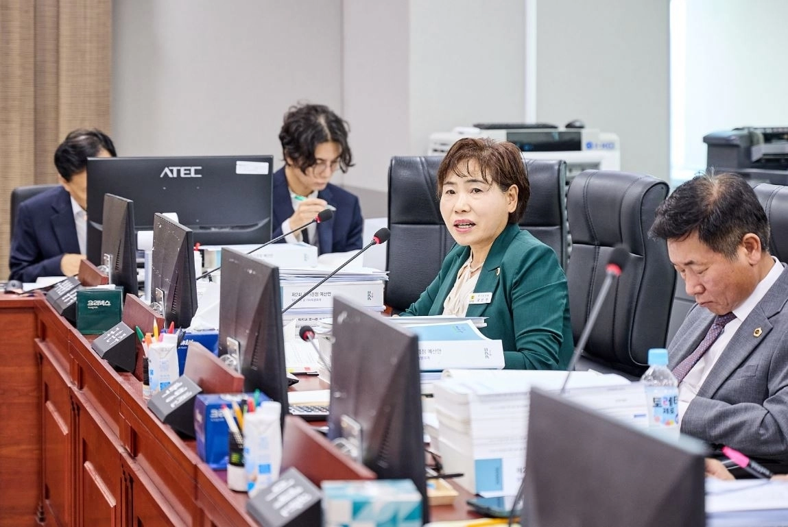 ▲ 지난 16일 열린 제393회 임시회 제4차 경기도청 예산결산특별위원회에서 질의하는 국은주 의원(사진=경기도의회)