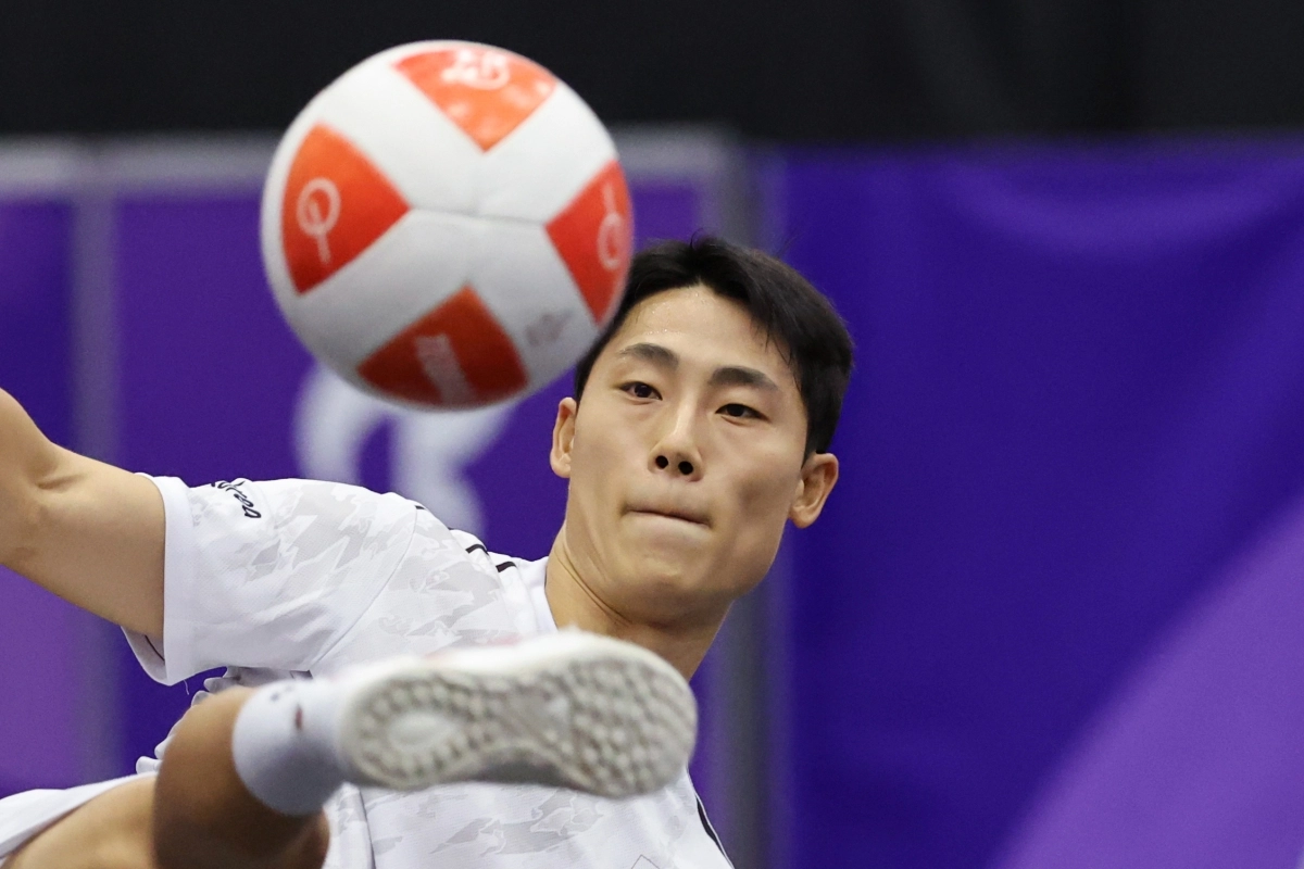 테크볼 국가대표 이준석이 17일 일본 나고야 히가시 스포츠센터에서 열린 2026 아이치·나고야 아시안게임 테크볼 남자 단식 B조 한일전에서 공격을 시도하고 있다. 2026.9.17 나고야 연합뉴스