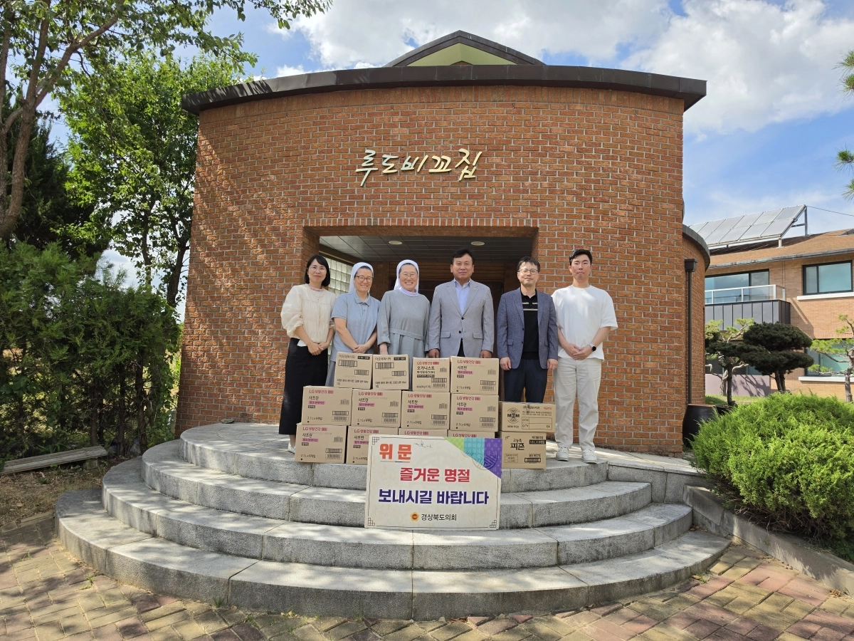 17일 경산시 압량읍에 위치한 루도비꼬집을 방문한 우영봉 의원. 서울시의회 제공