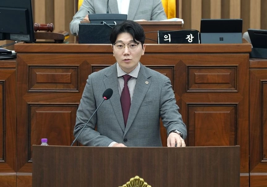 하남시의회 조창민 의원이 17일 하남시의회 본회의장에서 5분 자유발언을 통해 하남교산신도시 등 대규모 개발지역의 지역거주자 우선공급 비율을 현행 30%에서 50%로 확대할 것을 촉구하고 있다. 하남시의회 제공
