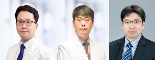 서울대병원 임상유전체의학과 문장섭·이승복 교수, 서울의대 생화학교실 배상수 교수(왼쪽부터)
