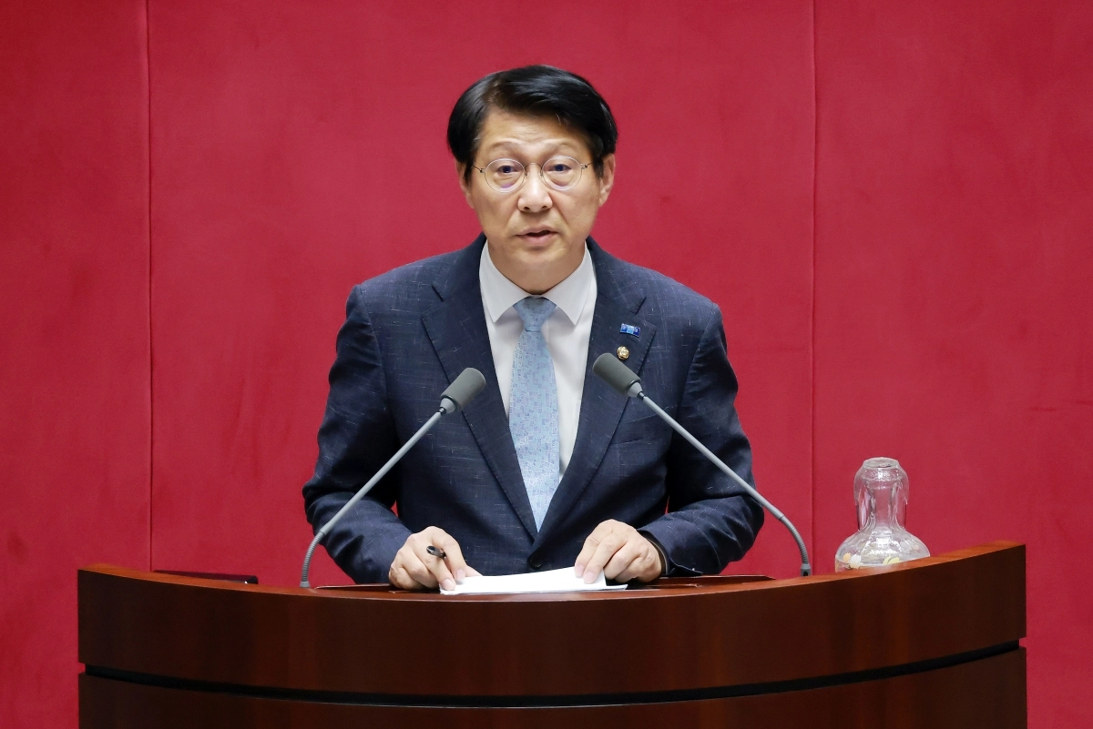 김형연 조국혁신당 의원이 17일 국회 본회의에서 고위공직자범죄수사처 설치 및 운영에 관한 법률 개정안에 대해 반대 토론하고 있다. 2026.9.17 연합뉴스