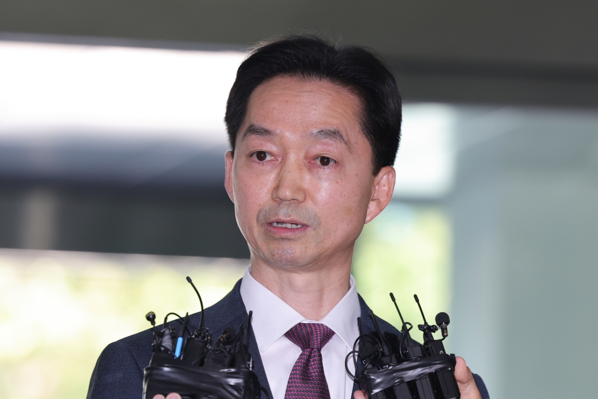 중대범죄수사청장 후보로 지명된 김지용 변호사가 8일 서울 종로구 정부서울청사 창성동 별관에 마련된 인사청문회 준비 사무실로 출근하며 취재진에 소감을 밝히고 있다. 2026.9.8 연합뉴스