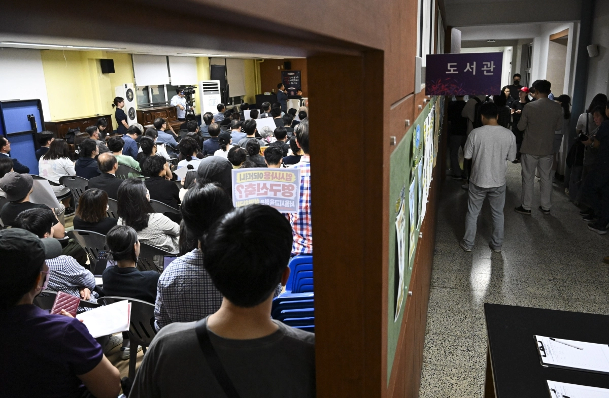 17일 서울 강서구 여명학교에서 옛 염강초 부지 내 여명학교 건립 관련 2차 주민 설명회가 열리고 있다. 2026.9.17 이지훈 기자