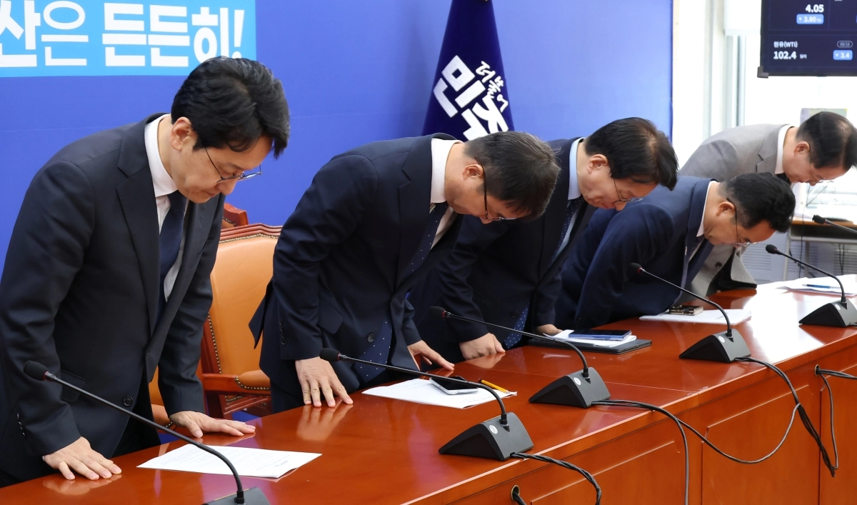 인사하는 민주당 원내지도부