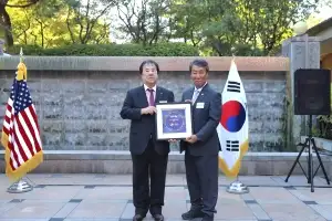 우오현 SM 회장, 한미동맹 ‘후원기업인증패’