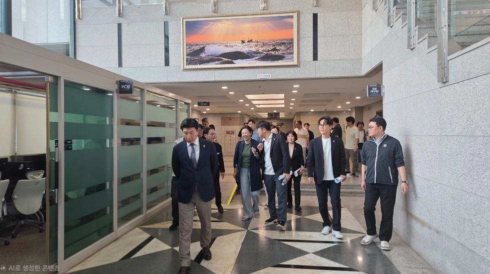 이날 시설물 관리 실태와 운영 현황을 직접 점검한 서울시의회 행정자치위원회(위원장 이민옥). 서울시의회 제공